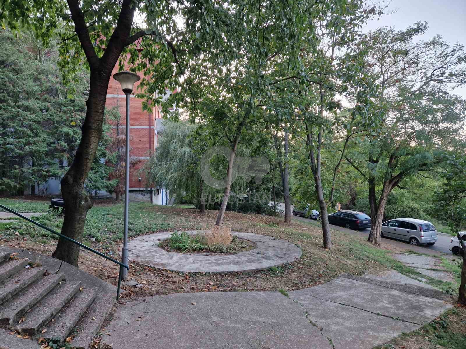 Sretena Mladenovića Mike Labudovo brdo ID#43908