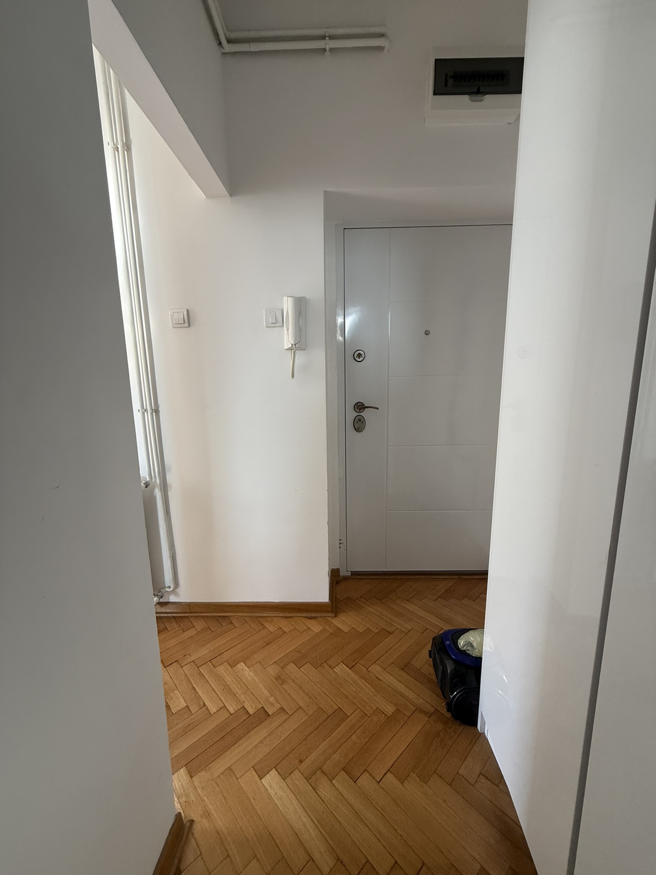RENOVIRANA, UKNJIŽENA GARSONJERA, VRAČAR ID#44075