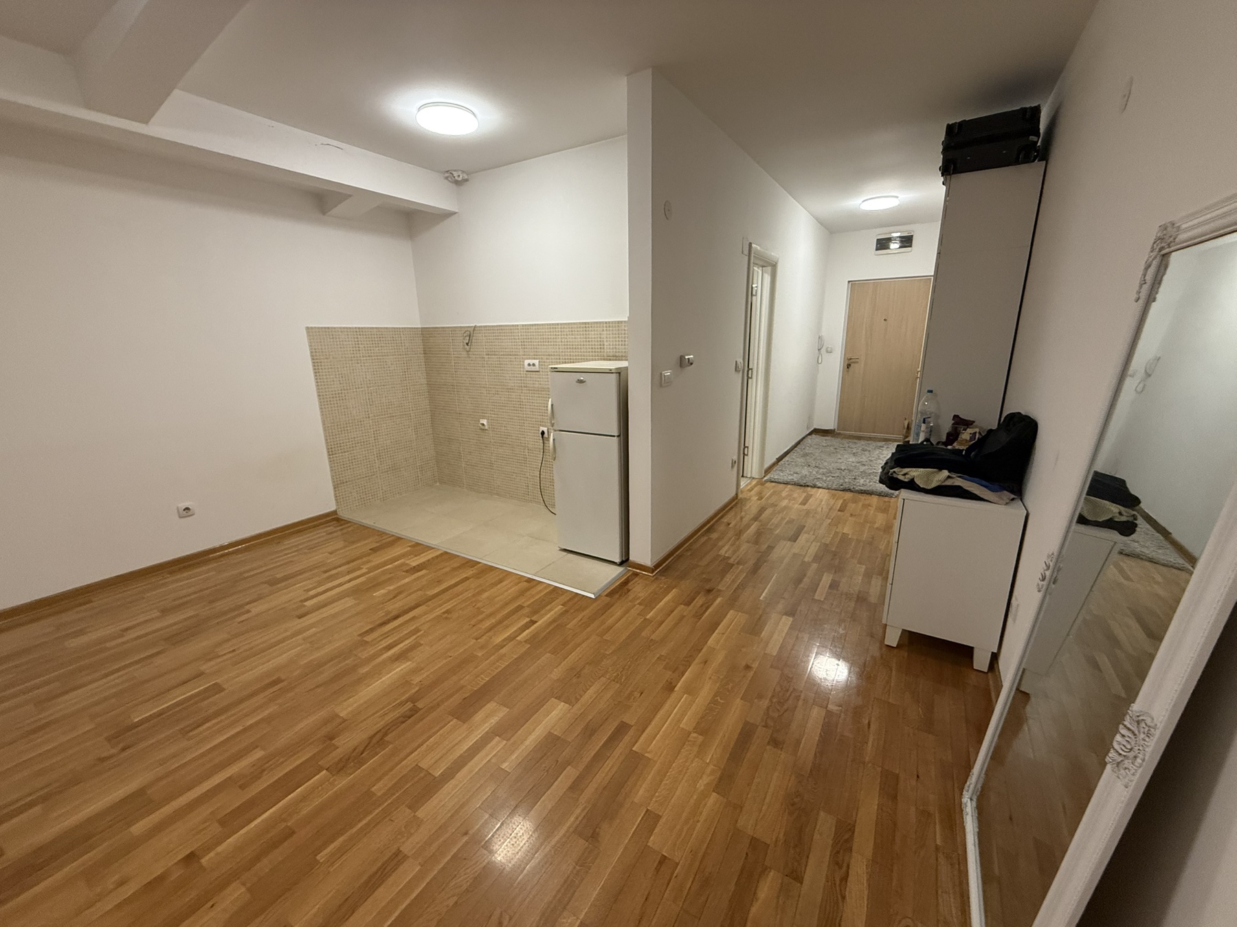 UKNJIŽENA GARSONJERA, RAKOVICA ID#44076