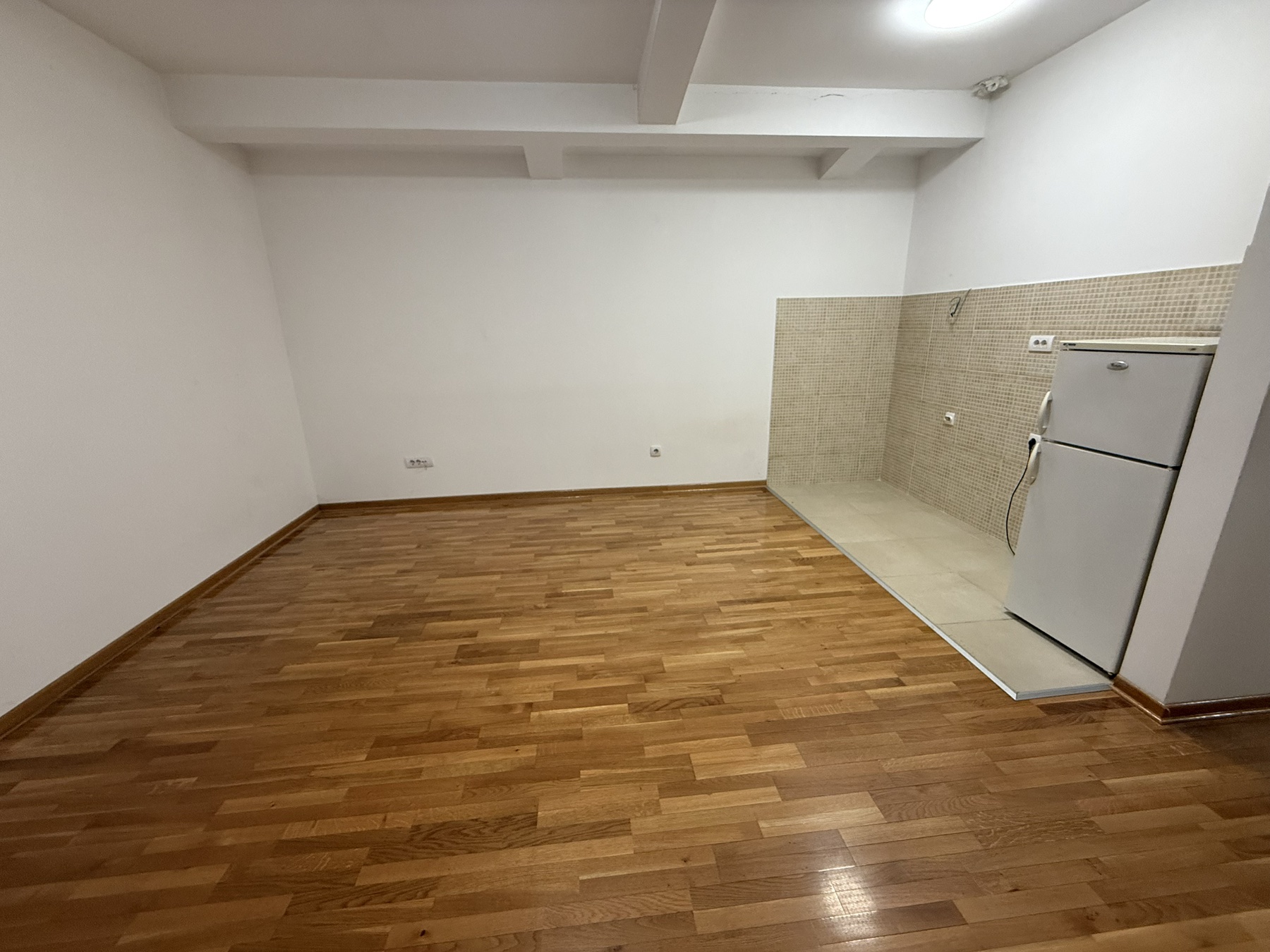 UKNJIŽENA GARSONJERA, RAKOVICA ID#44076
